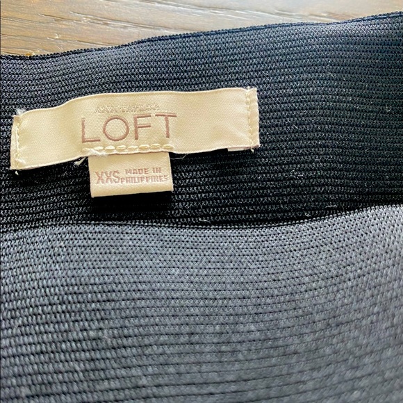LOFT Chic Pencil Skirt - Picture 3 of 3